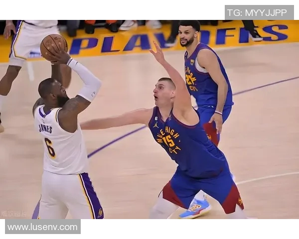 掘金与湖人第五场激战回顾球星表现与战术分析全景呈现