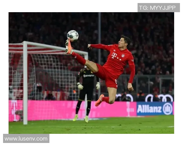 莱万在欧冠赛场大放异彩10场12球领跑射手榜金靴稳了