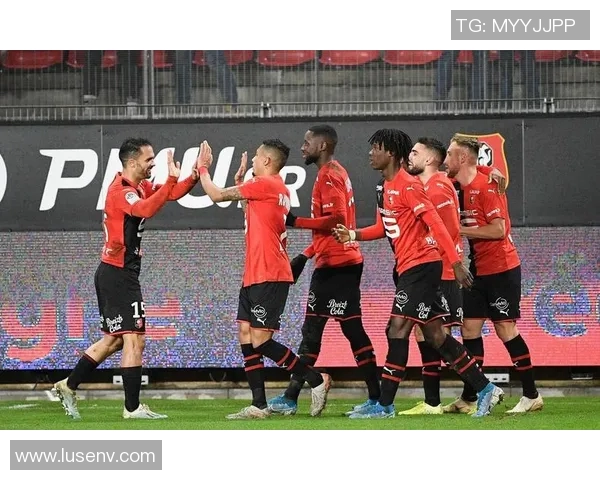 雷恩与亚眠的足球魔方对决解析与精彩瞬间回顾