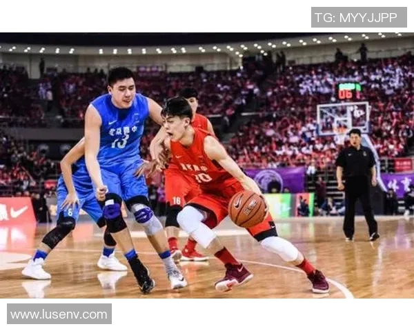 胡明轩的篮球之路：从青涩少年到国家队明星的成长历程与奋斗故事