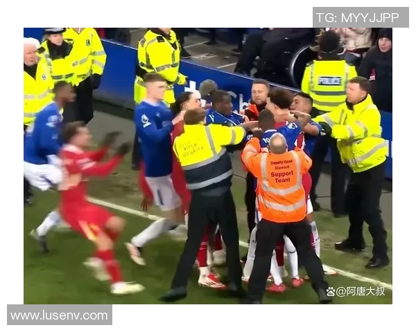 利物浦与巴萨激战回顾球迷热议经典对决与战术较量